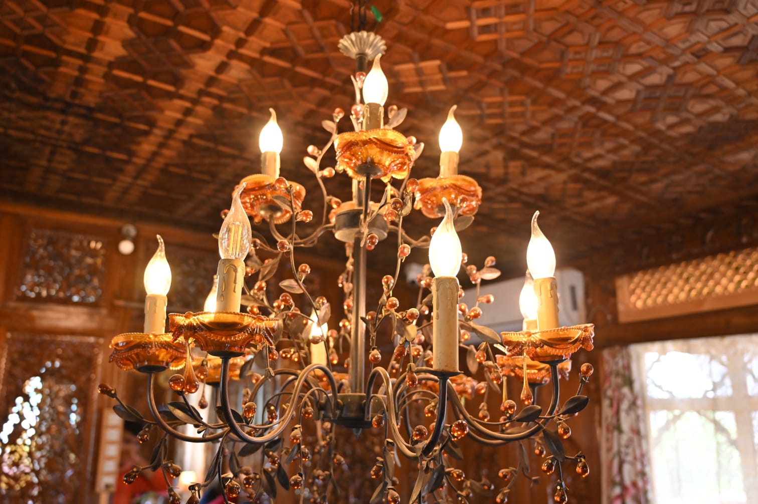 Houseboat Chandelier Hall
