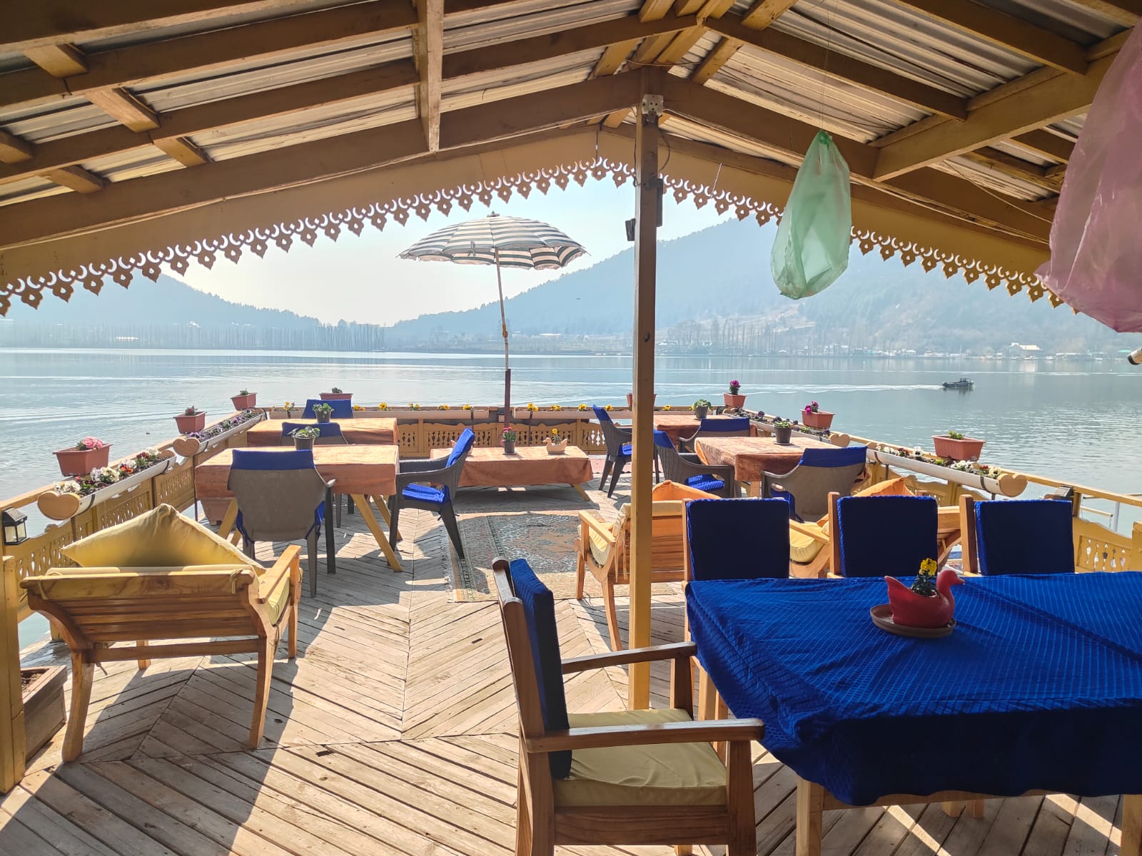 Kashmir Luxury Houseboat on Dal Lake