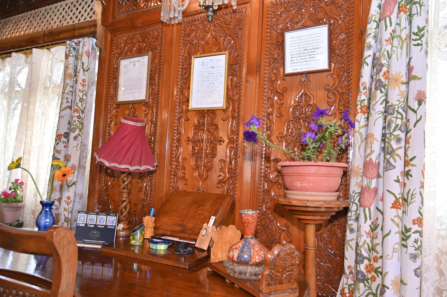 Houseboat Room 6