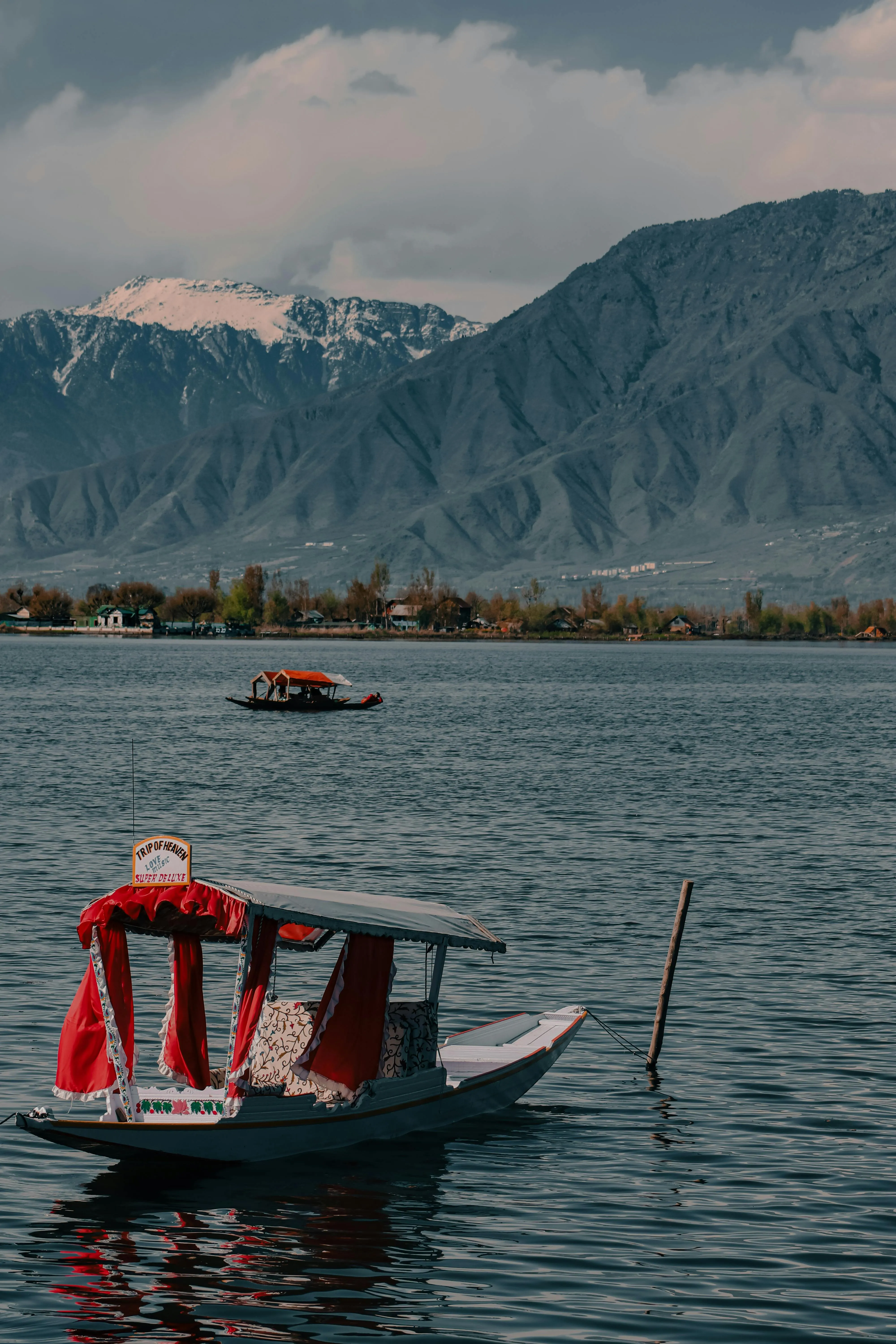 Hazratbal Shrine