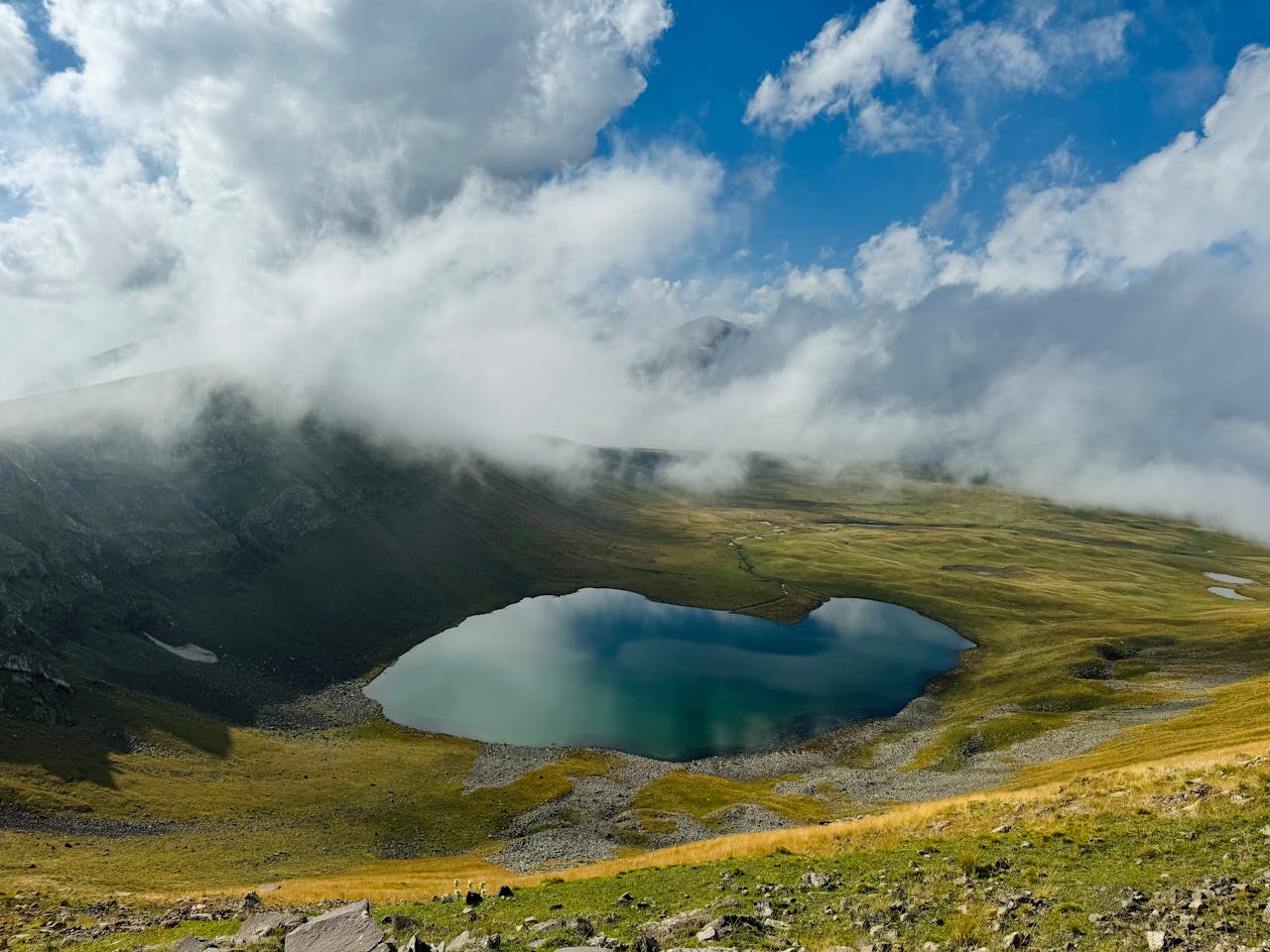 Armenia Travel Guide – Best Places, History, and Local Culture