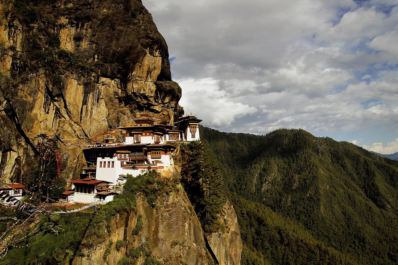 Bhutan Travel Guide – Explore Tiger's Nest, Festivals & Happiness
