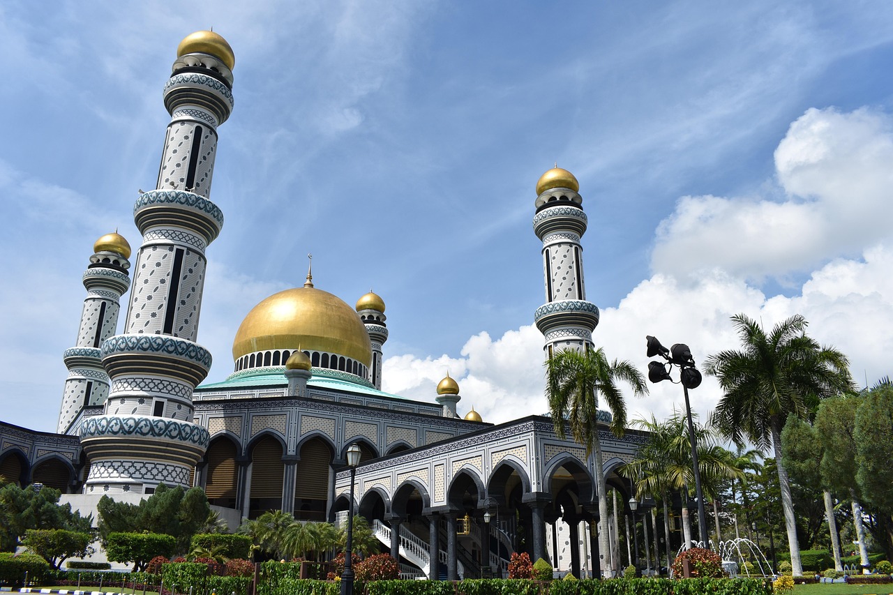 Brunei Travel Guide – Explore Mosques, Nature & Royal Heritage