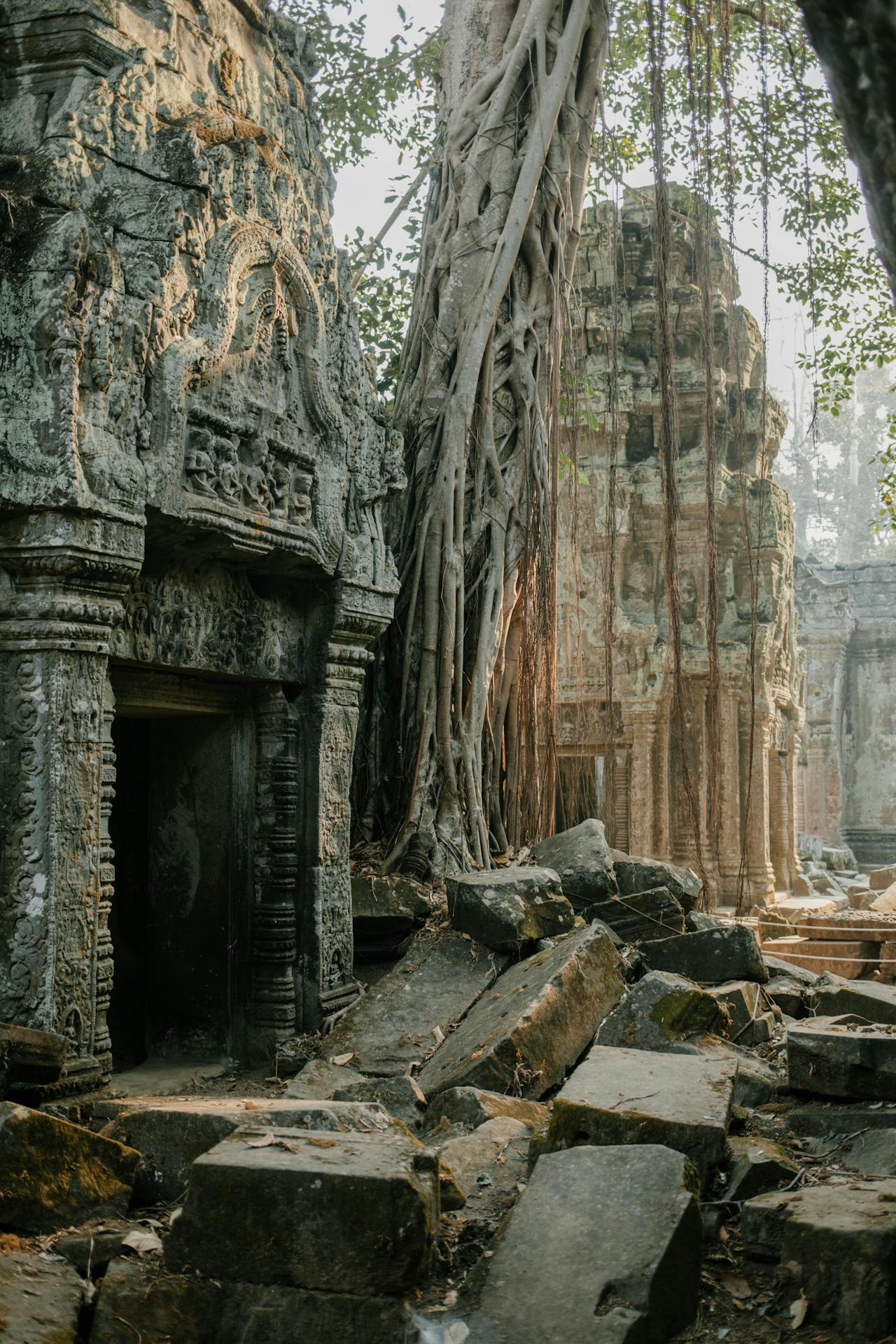 Cambodia Travel Guide – Explore Angkor Wat, Phnom Penh & Floating Villages
