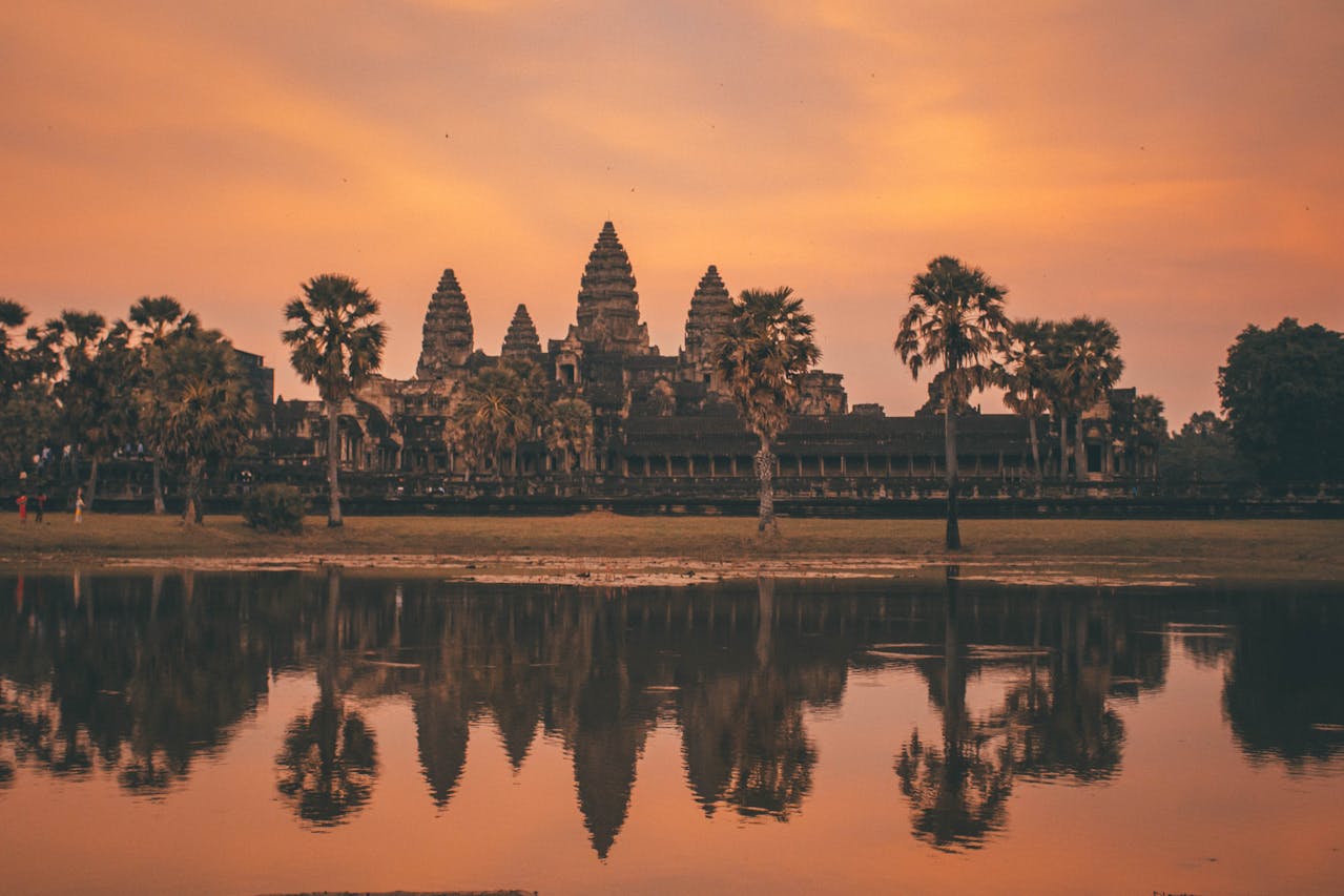 Cambodia Travel Guide – Explore Angkor Wat, Phnom Penh & Floating Villages