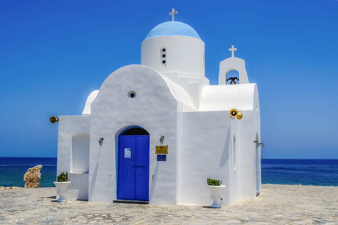 Cyprus Travel Guide – Beaches, History & Mediterranean Charm