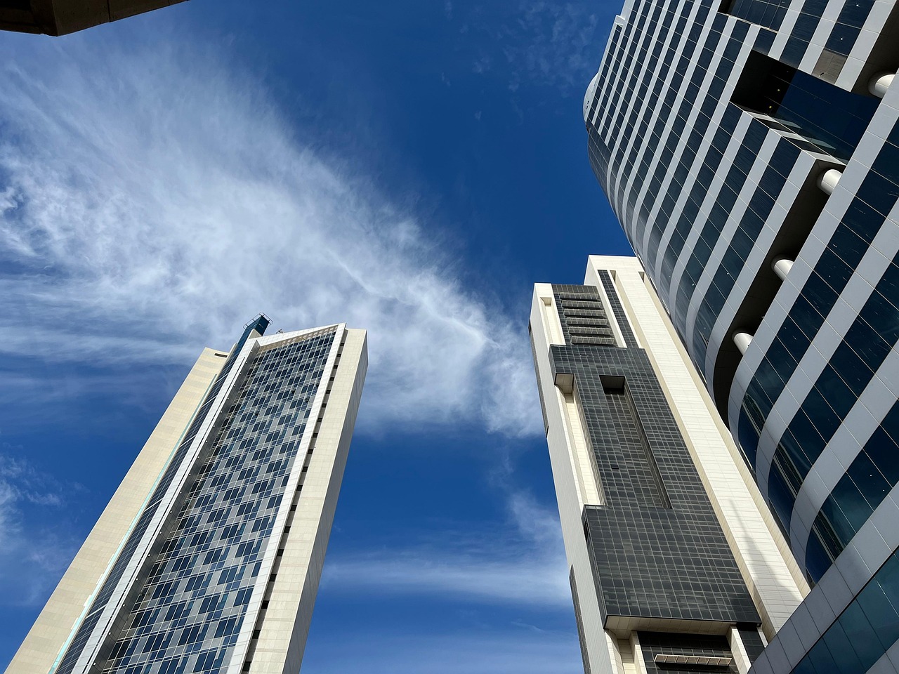 Kuwait Travel Guide – Towers, Souks & Desert Wonders