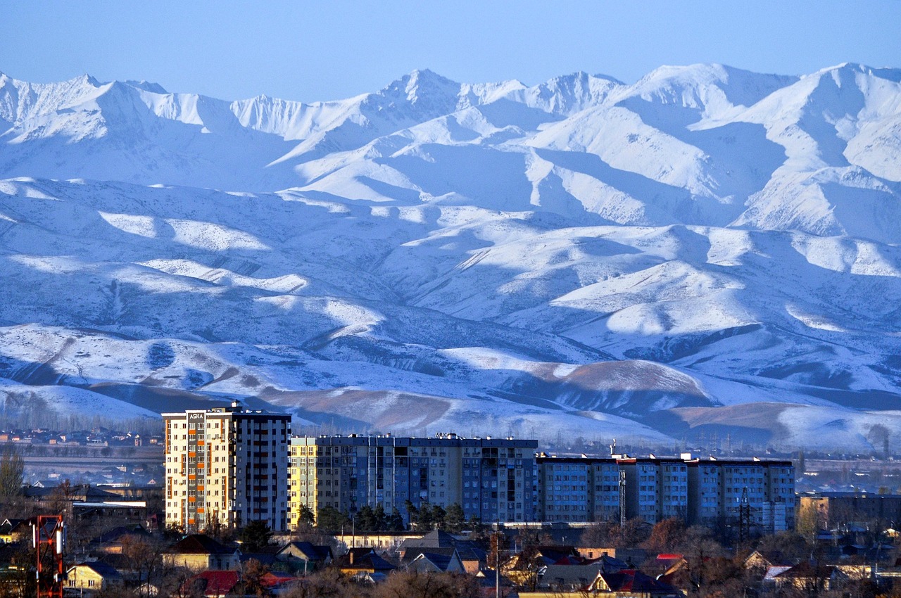 Kyrgyzstan Travel Guide – Mountains, Lakes & Nomadic Life