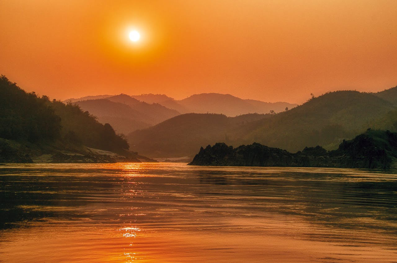 Laos Travel Guide – Hidden Temples, Mekong Life & Mountain Beauty