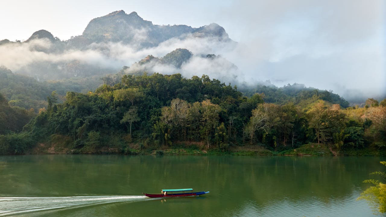 Laos Travel Guide – Hidden Temples, Mekong Life & Mountain Beauty