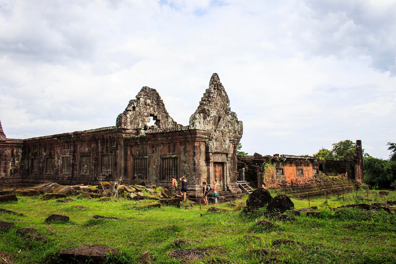 Laos Travel Guide – Hidden Temples, Mekong Life & Mountain Beauty