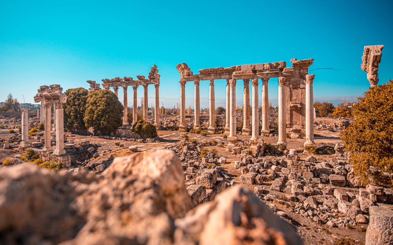 Lebanon Travel Guide – Ancient History, Coastal Beauty & Culture