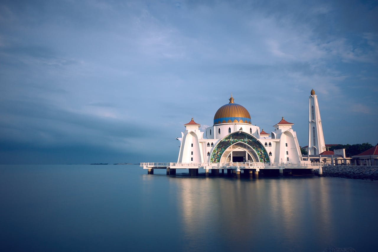 Malaysia Travel Guide – Islands, Food, Cities & Culture 2025