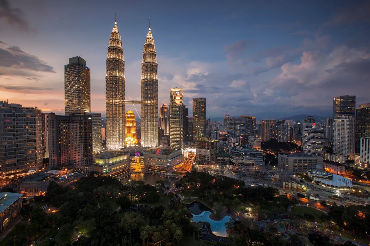 Malaysia Travel Guide – Islands, Food, Cities & Culture 2025