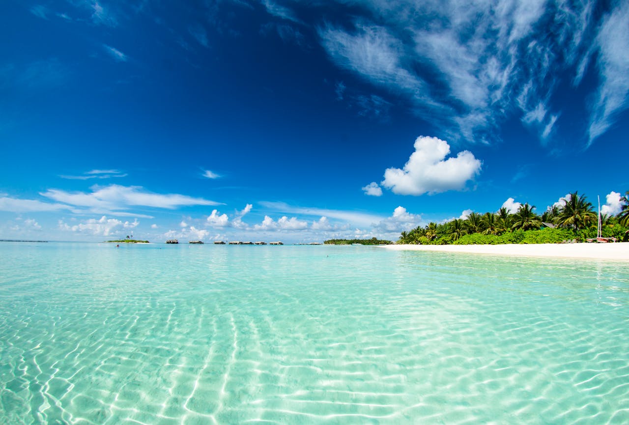 Maldives Travel Guide – Islands, Luxury & Diving Paradise