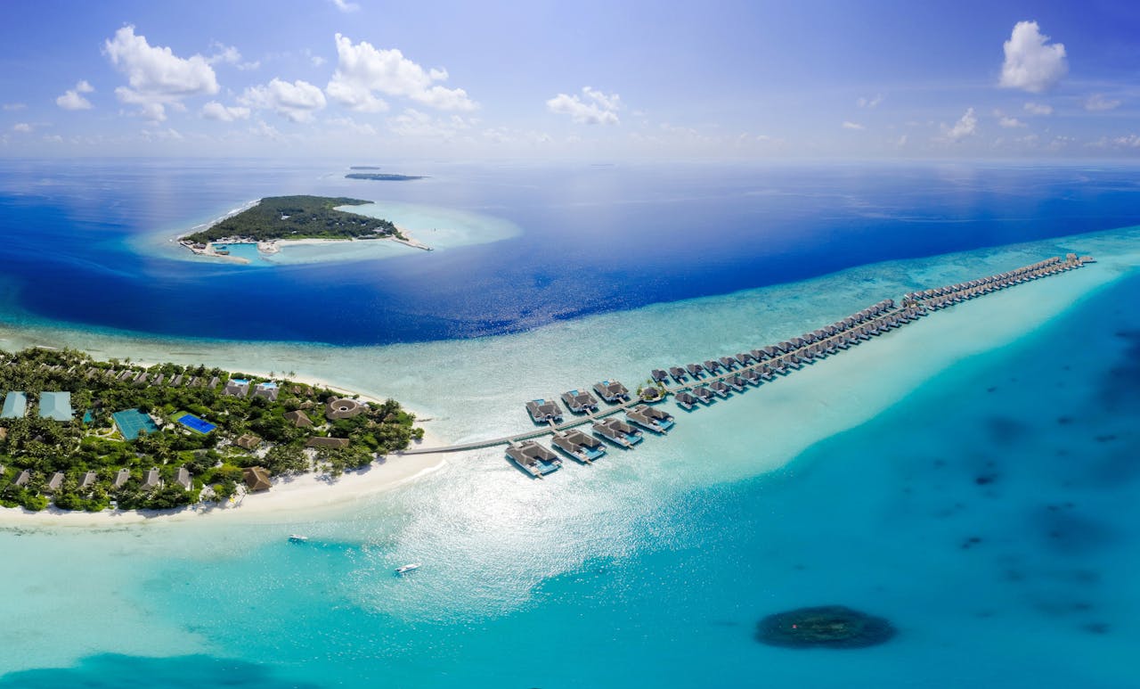 Maldives Travel Guide – Islands, Luxury & Diving Paradise