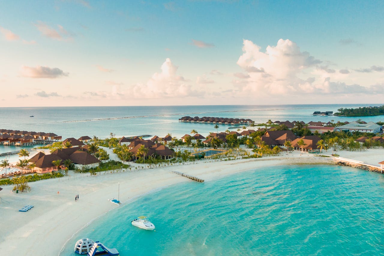 Maldives Travel Guide – Islands, Luxury & Diving Paradise