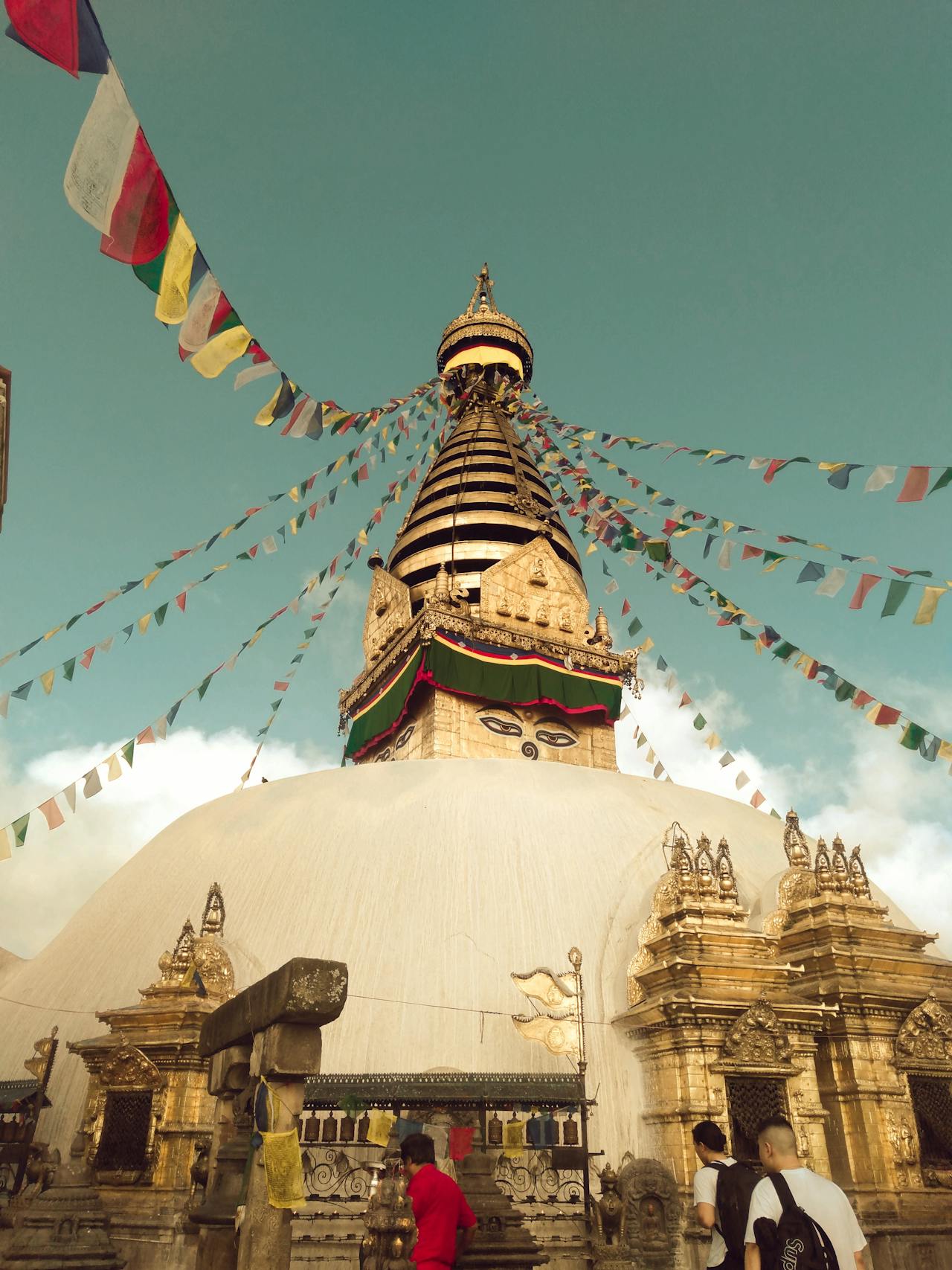 Nepal Travel Guide – Trekking, Temples & Himalayan Culture