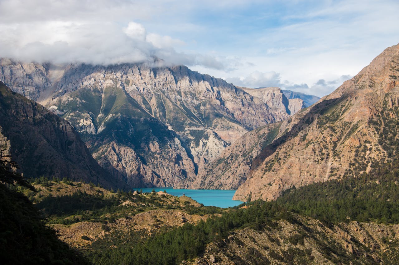 Nepal Travel Guide – Trekking, Temples & Himalayan Culture