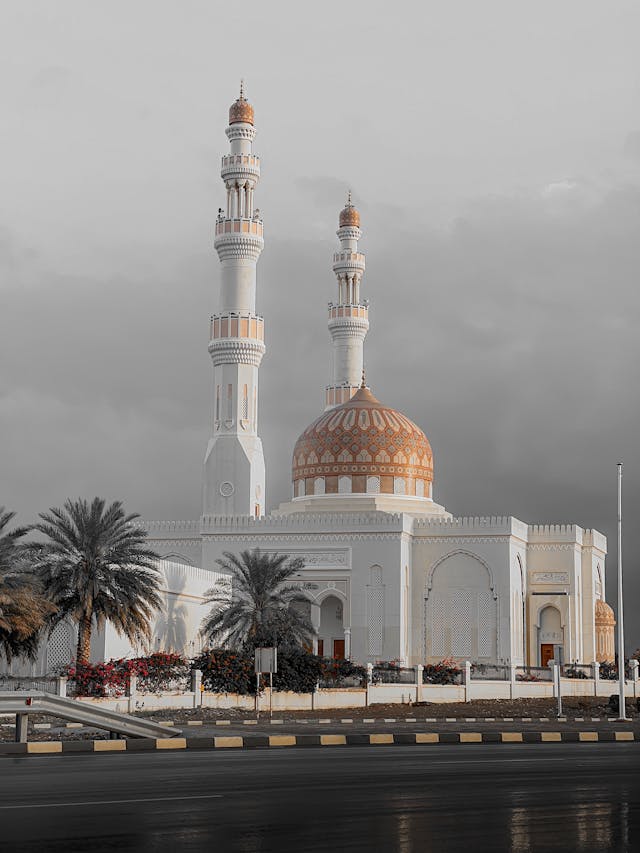 Oman Travel Guide – Desert Dunes, Mountains & Coastline Magic