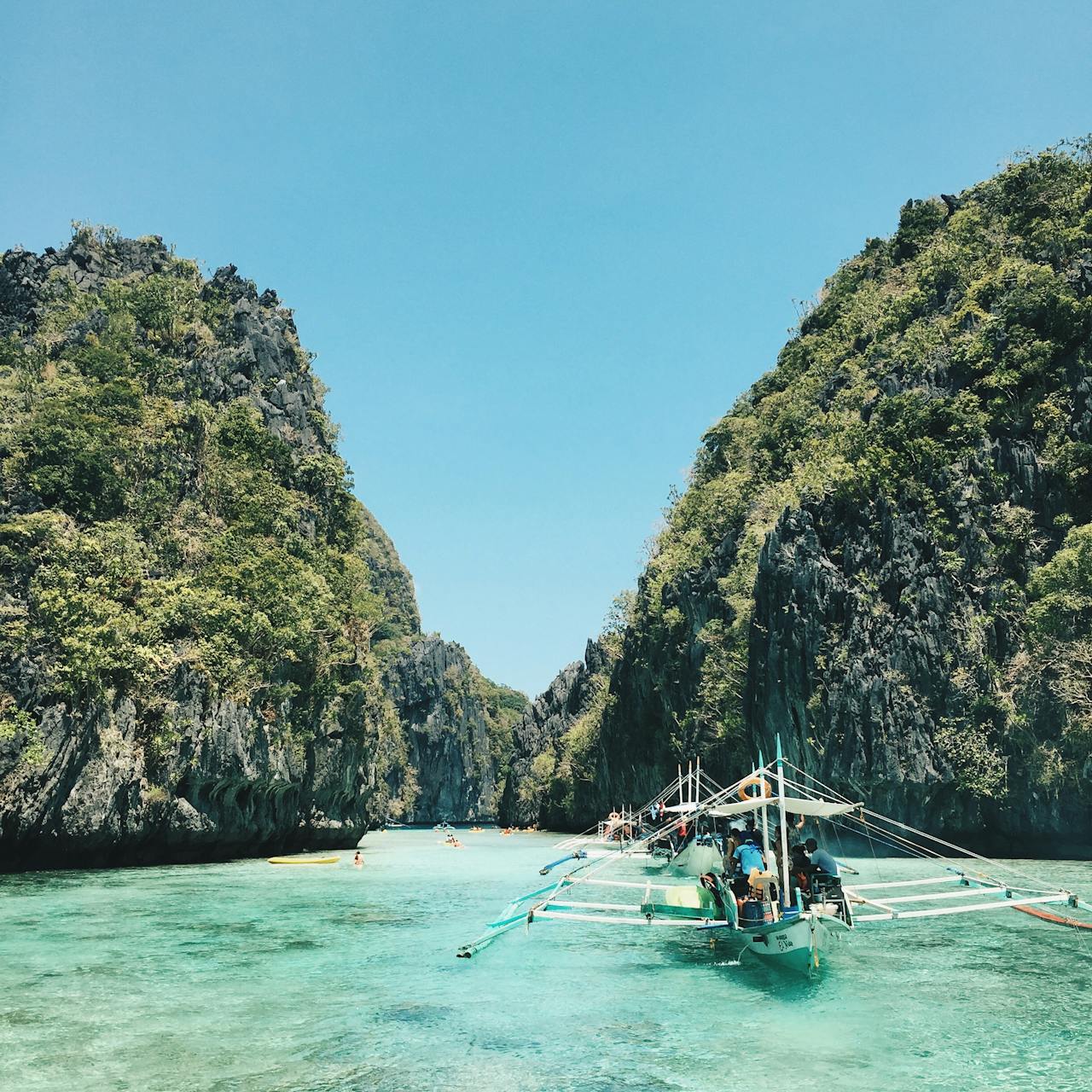 Philippines Travel Guide 2025 – Beaches, Culture & Adventure