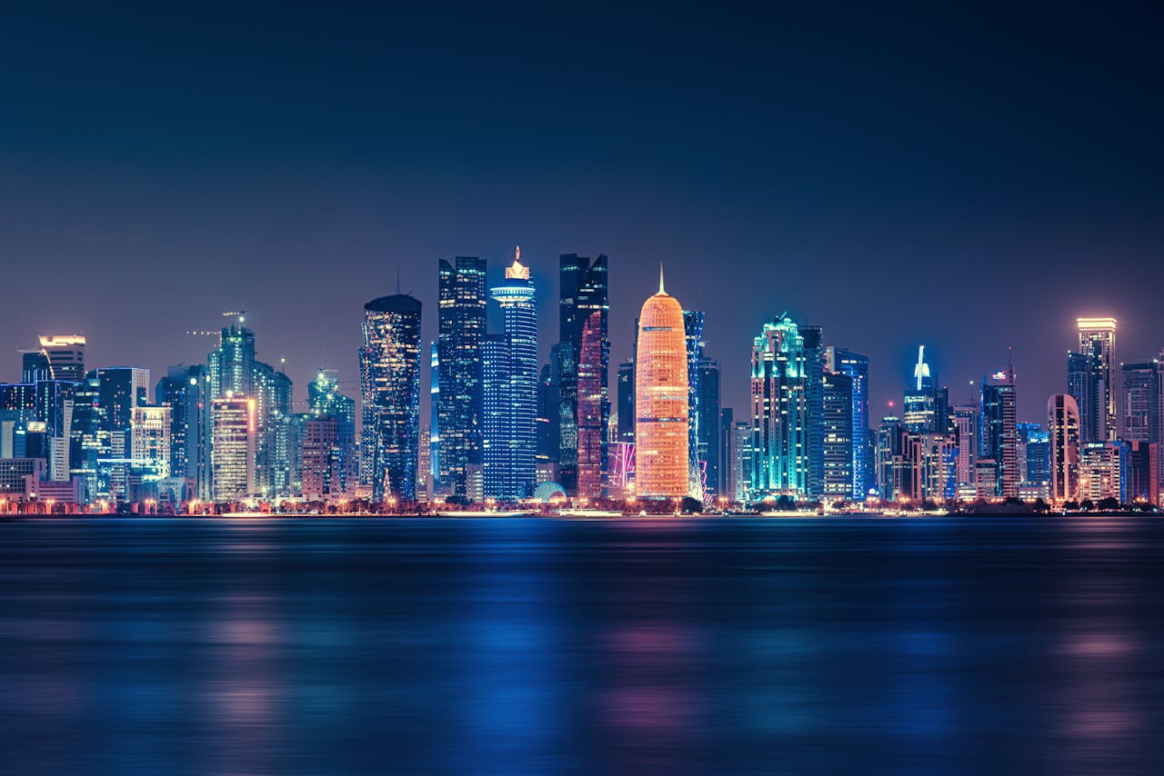 Qatar Travel Guide – Doha, Desert Safaris & Arabian Luxury