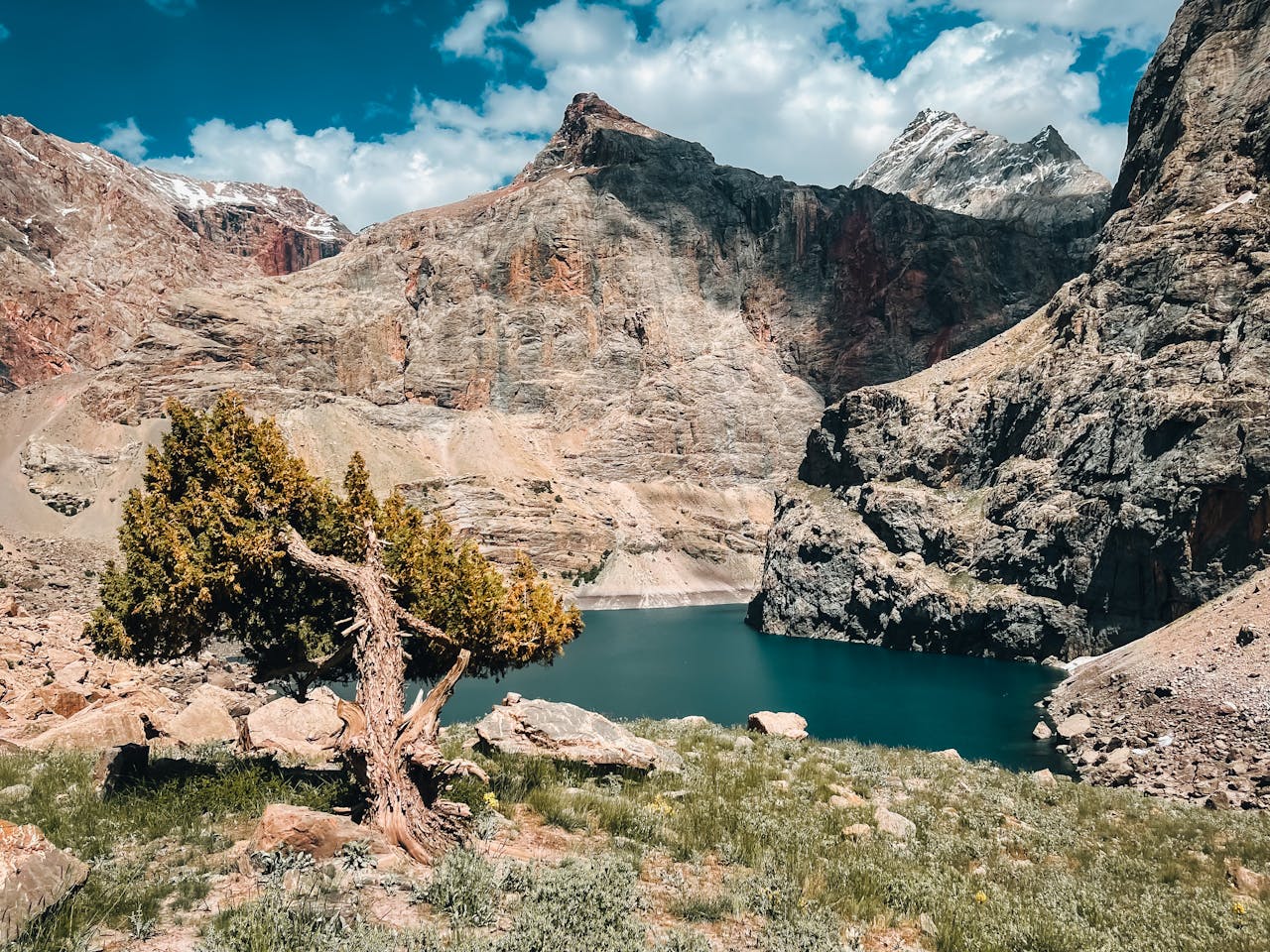 Tajikistan Travel Guide – Mountains, Culture & Silk Road History