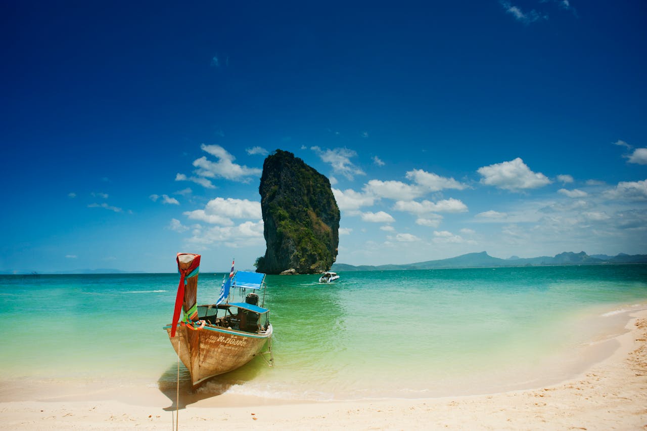 Thailand Travel Guide – Temples, Beaches, and Street Food Heaven