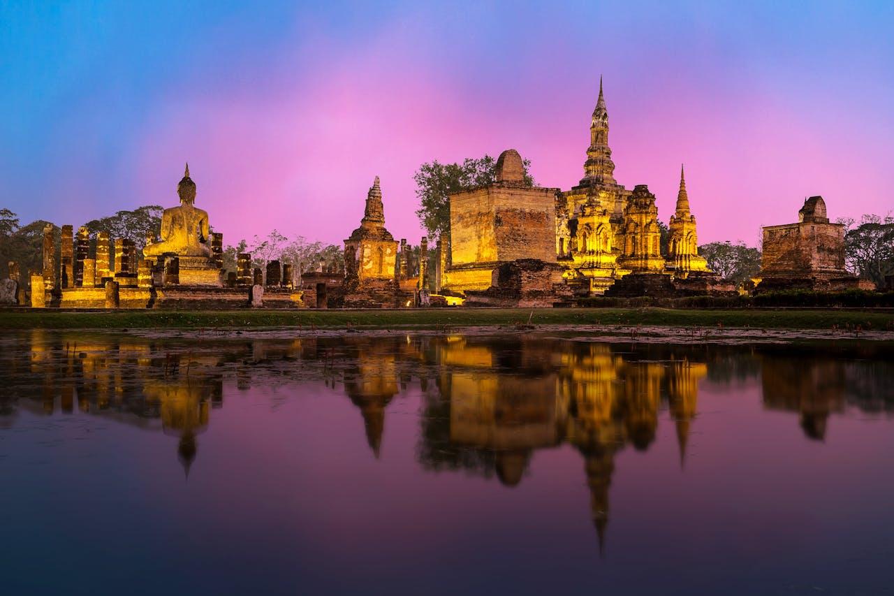 Thailand Travel Guide – Temples, Beaches, and Street Food Heaven