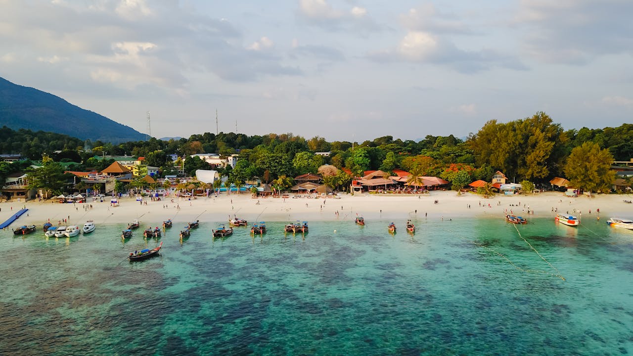 Thailand Travel Guide – Temples, Beaches, and Street Food Heaven