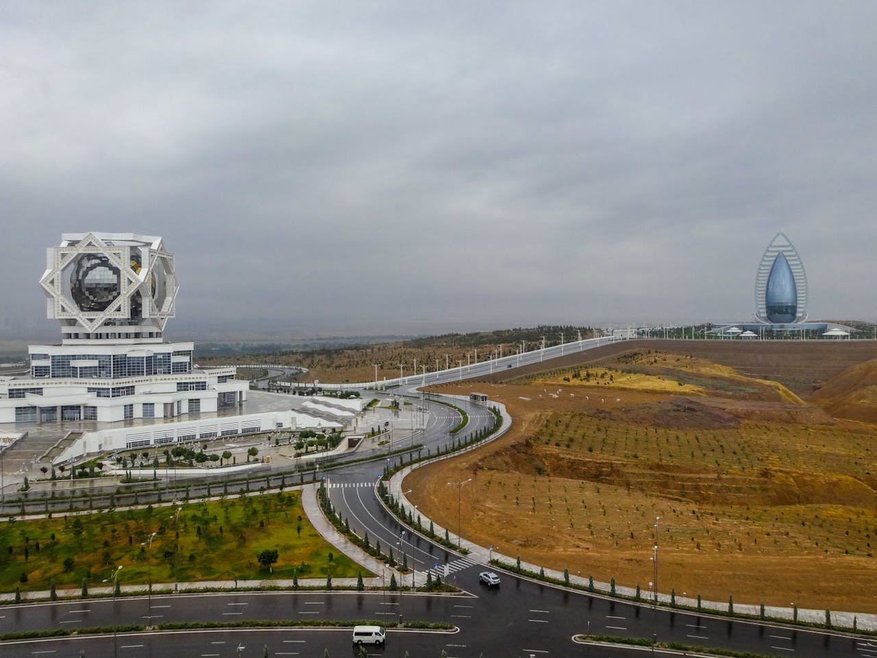 Turkmenistan Travel Guide – Explore Ashgabat, Merv & The Door to Hell